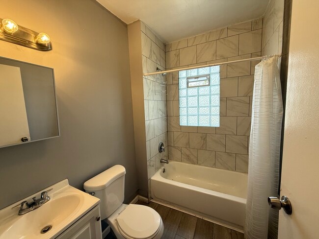 2748 Harris Ave Unit 4
