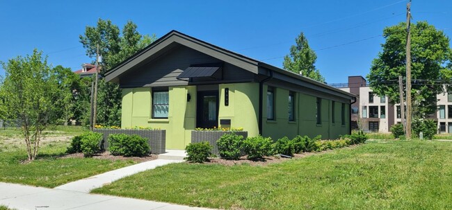 Photo - 1444 Sheridan St House