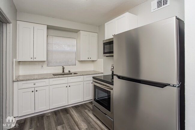 Photo - 1826 45th St S