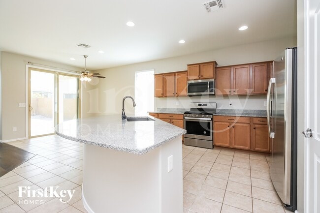 Photo - 925 W Danish Red Trail