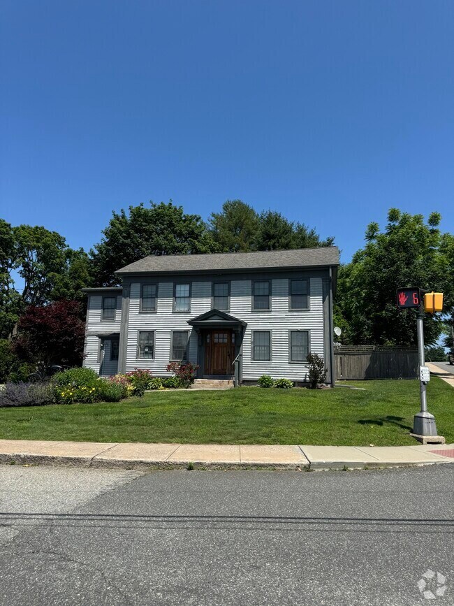 Building Photo - 3 E Pattagansett Rd Unit D Rental