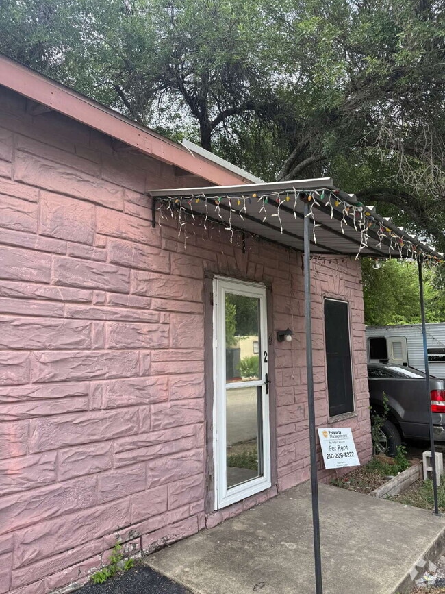Building Photo - Super Affordable One Bedroom Close to i10 ... Unit Apt 2