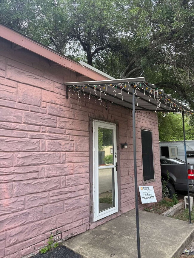 Building Photo - Utilities Included with Rent - One Bedroom... Unit Apt 2
