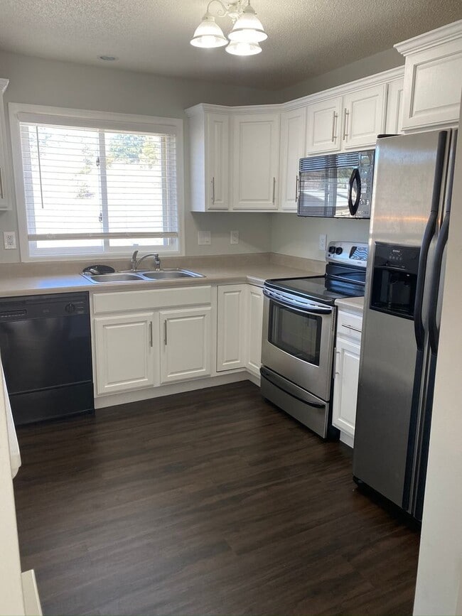 Photo - 3 BEDROOM | 2 BATH | DOUBLE GARAGE | WEST