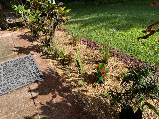 Back garden - 7942 Lexington Club Blvd Unit B