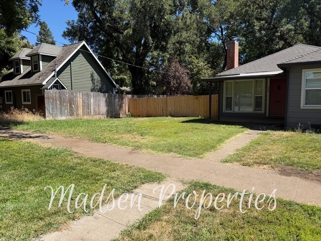 Photo - 325 W 3rd Ave