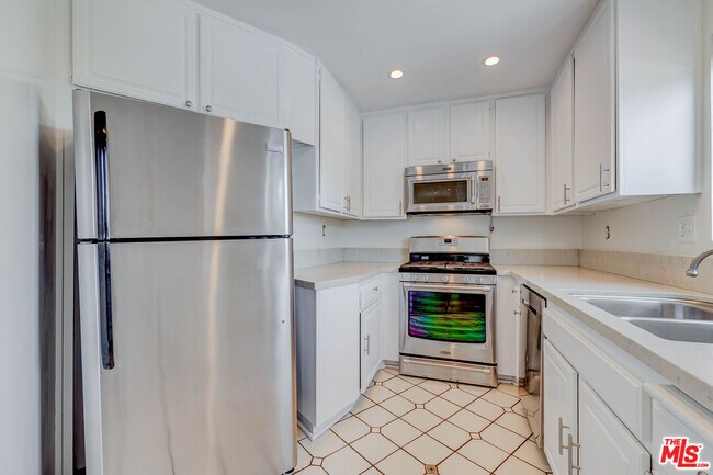 Photo - 832 Palm Ave Unidad 305