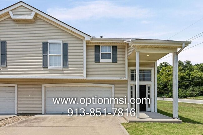 Building Photo - Welcome home to this beautifully updated 3-bedroom, 2-bath duplex in the heart of Johnson County!