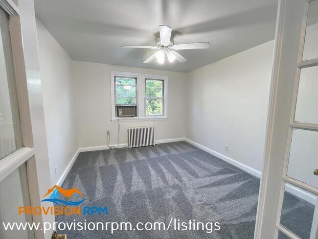 Photo - 782 Charing Cross Rd