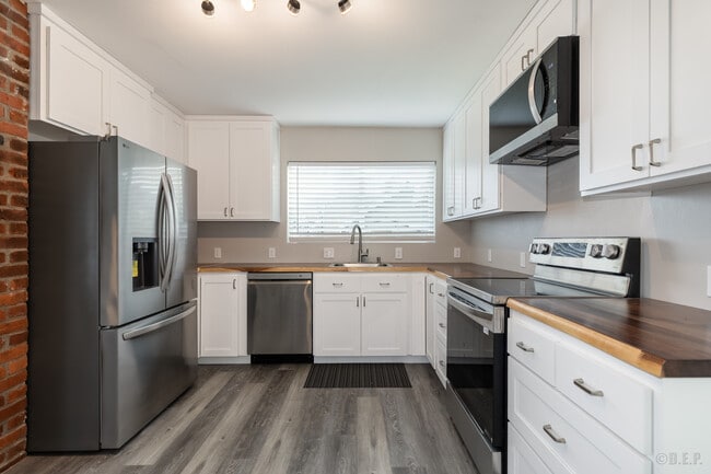 Photo - 33450 SW Hall St