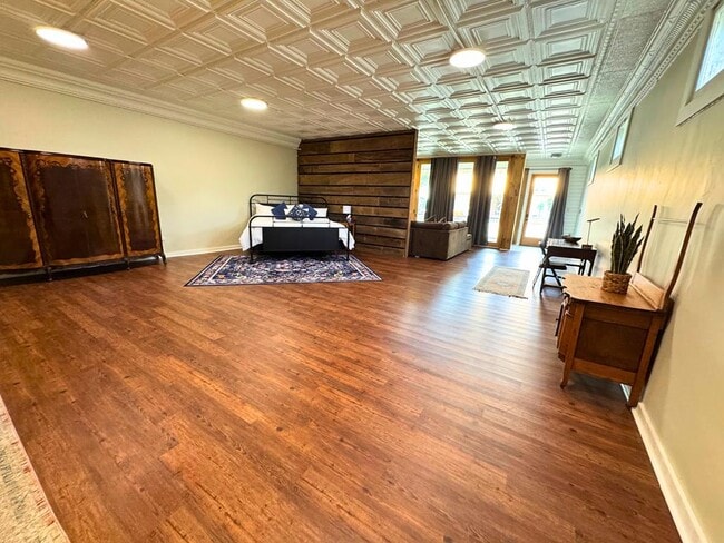 Photo - 109 W Laurel Ave