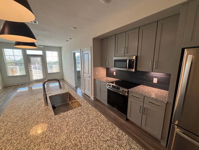 Photo - 216 Flint Rdg Rd Unidad b3