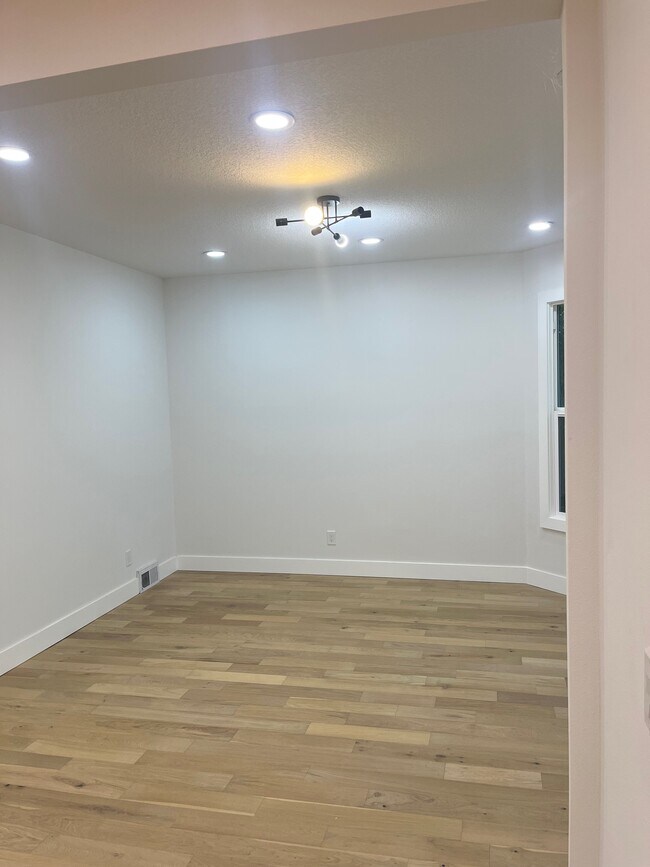 Photo - 636 NE Prescott St