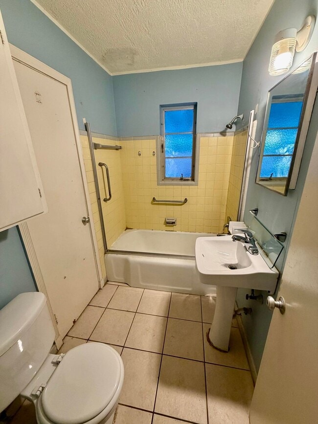 Photo - 1101 N Federal Hwy Apartments Unit 1