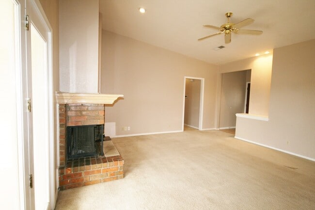 Photo - 4 Bed Brick Home! Zia School District! - Pets Welcome!!!