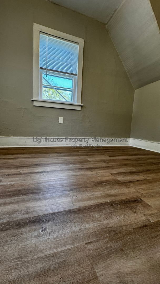 Photo - 1382 Park St