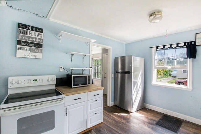 Photo - 1012 Woodbine Ave