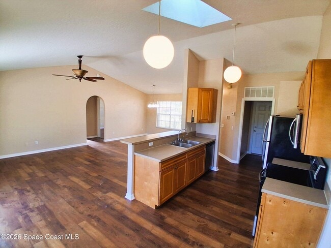 Photo - 1304 Scottish St SW