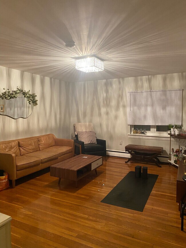 Photo - 63 Selkirk Rd