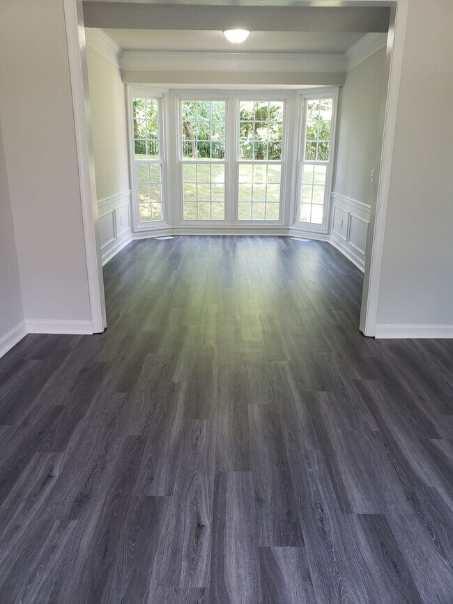 Photo - Very nice 3 Level in Fredericksburg!