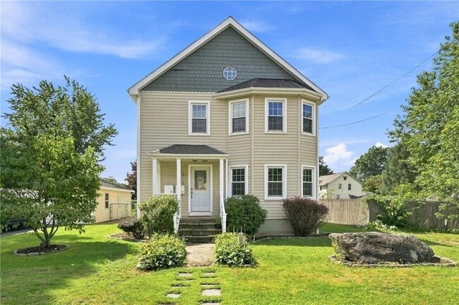 51 Pettaconsett Ave