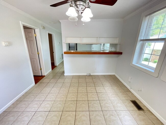Photo - Nice 3br house w/ parking, central AC - wa...
