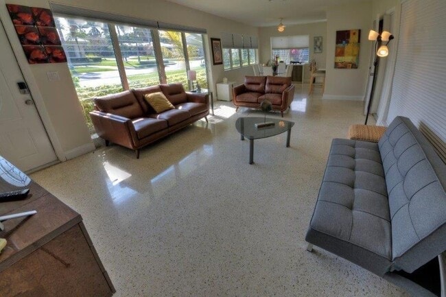 Photo - 3201 NE 23rd St