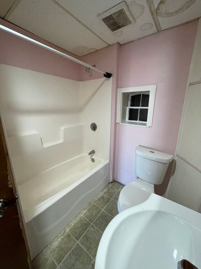 Photo - Studio Room Rentals and 2-Bedroom Units Unit 2B