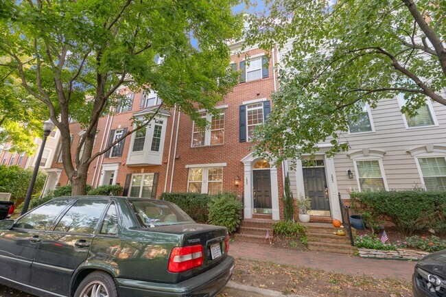 Building Photo - Elegant 4BR Townhouse w/ 2 car garage in A...