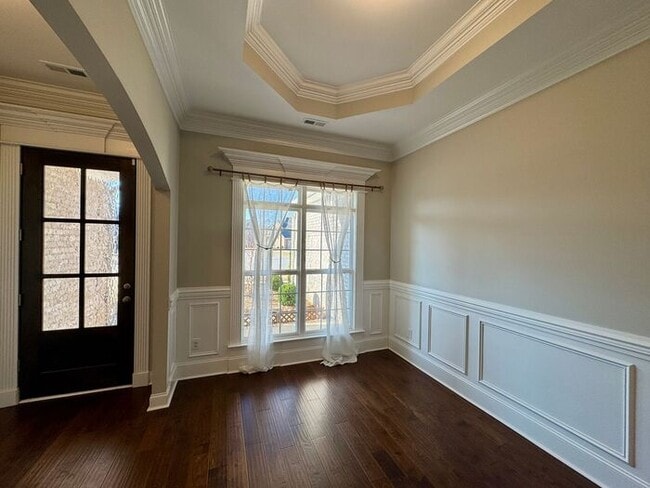 Photo - Look and Lease