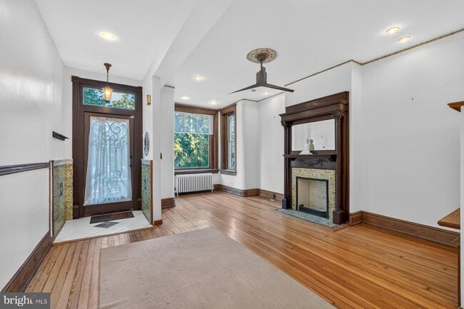 Photo - 19 R St NW