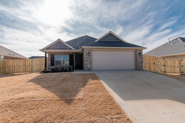Building Photo - Beautiful 3-bedroom 2 bath Home in Fayetteville!! Near UofA!