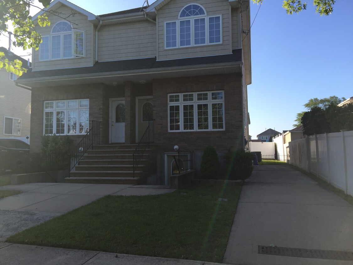 Front House - 83 Gary St (Staten Island, NY)
