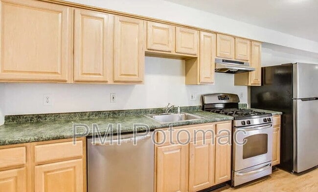 Photo - 729 10th St NE