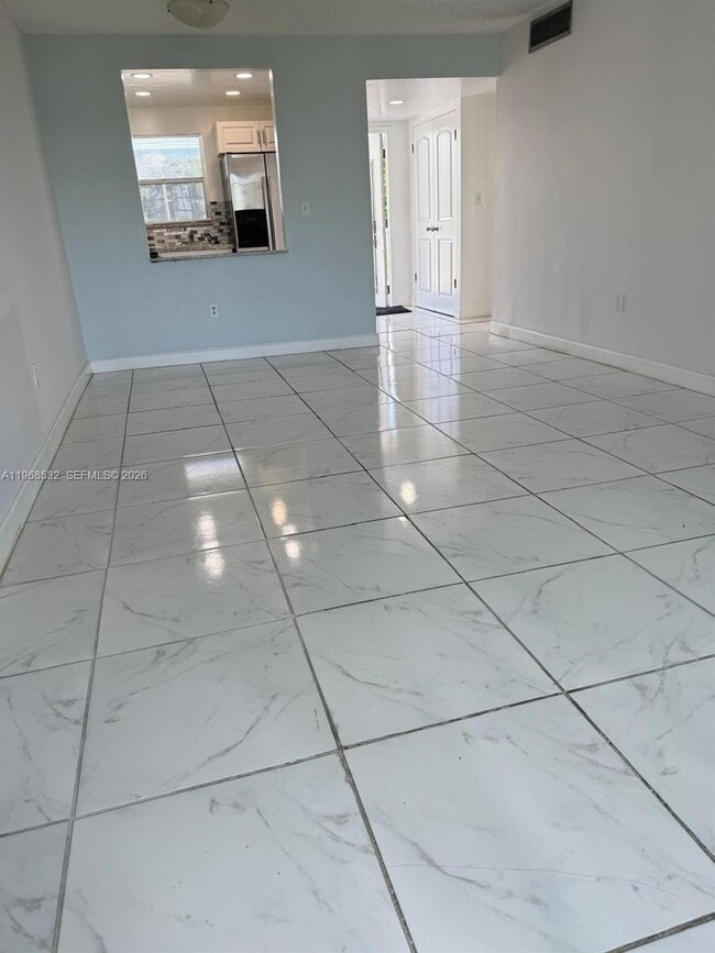 Photo - 8135 Sunrise Lakes Blvd Unidad 205