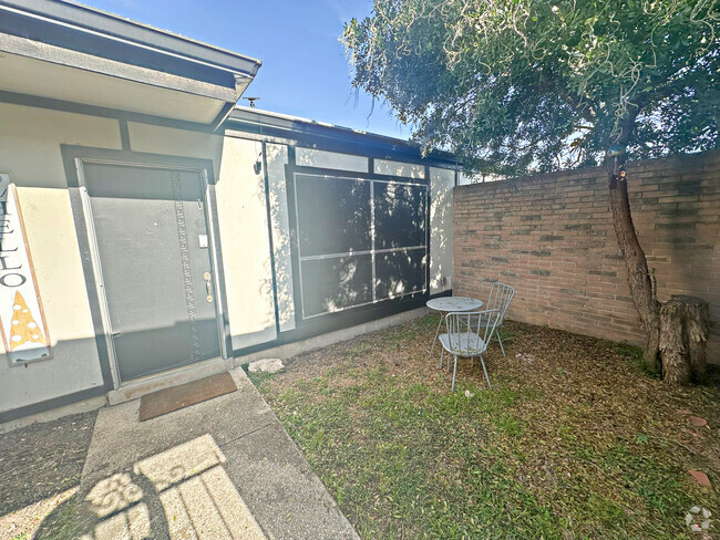 Building Photo - 4015 Burning Tree Dr Unit 4015 Rental