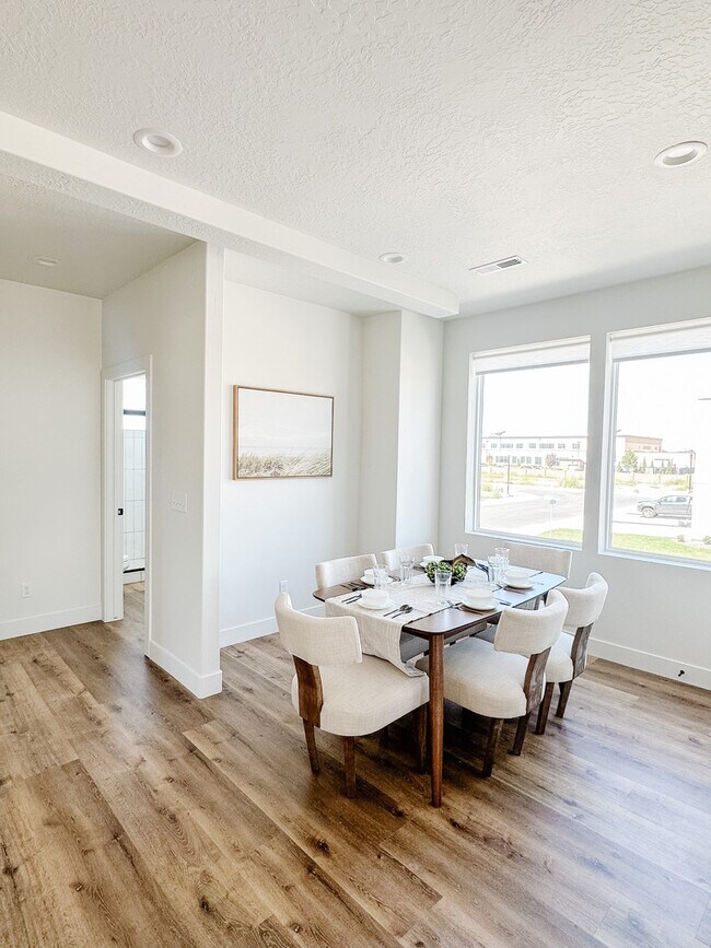 Photo - 539 W 1810 N