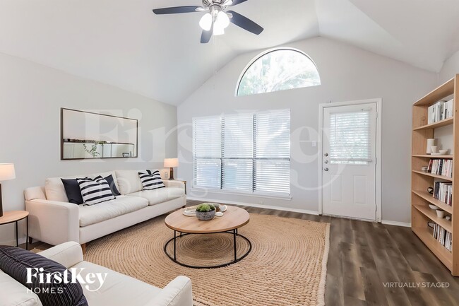 Photo - 701 Long Hill Ct
