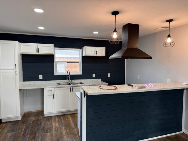 Building Photo - 411 W A Ave