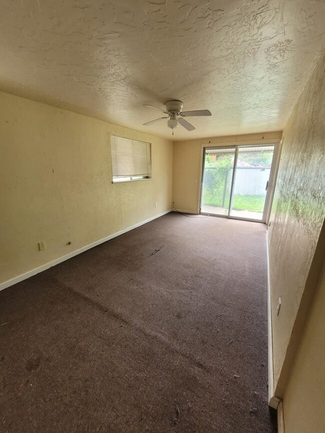 1211 W Oak Ave