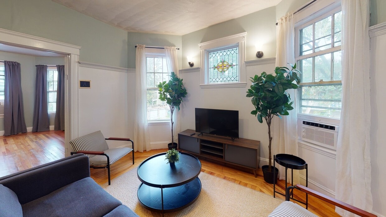 Photo - Private bedroom in 4 bed/1 bath Home