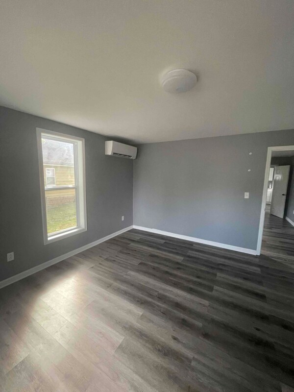 Photo - 406 W Morrison St