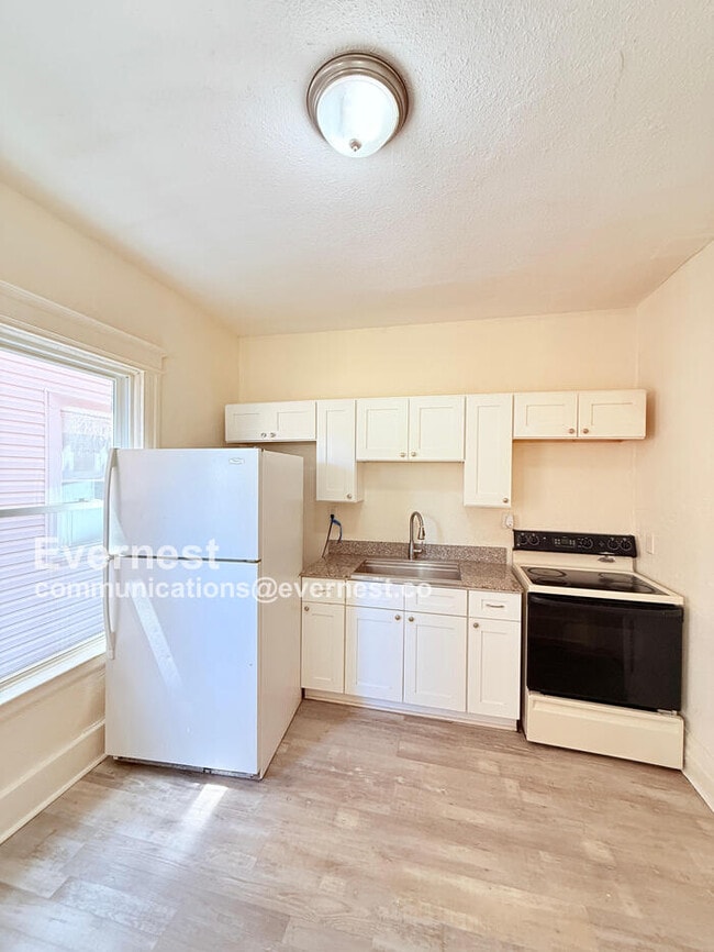 Photo - 981 E Grand Blvd