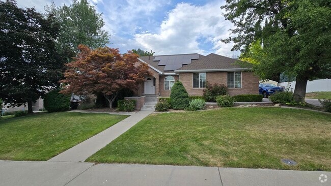Building Photo - 1117 E 200 S Rental