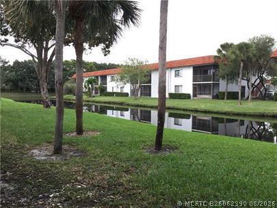 445 Lakeview Dr