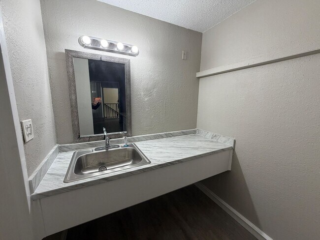 Photo - Studio apartment including Water, Electric & Cable TV. Community pool. Unit 2070
