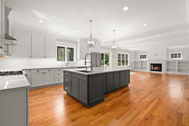Photo - 585 Lowell St