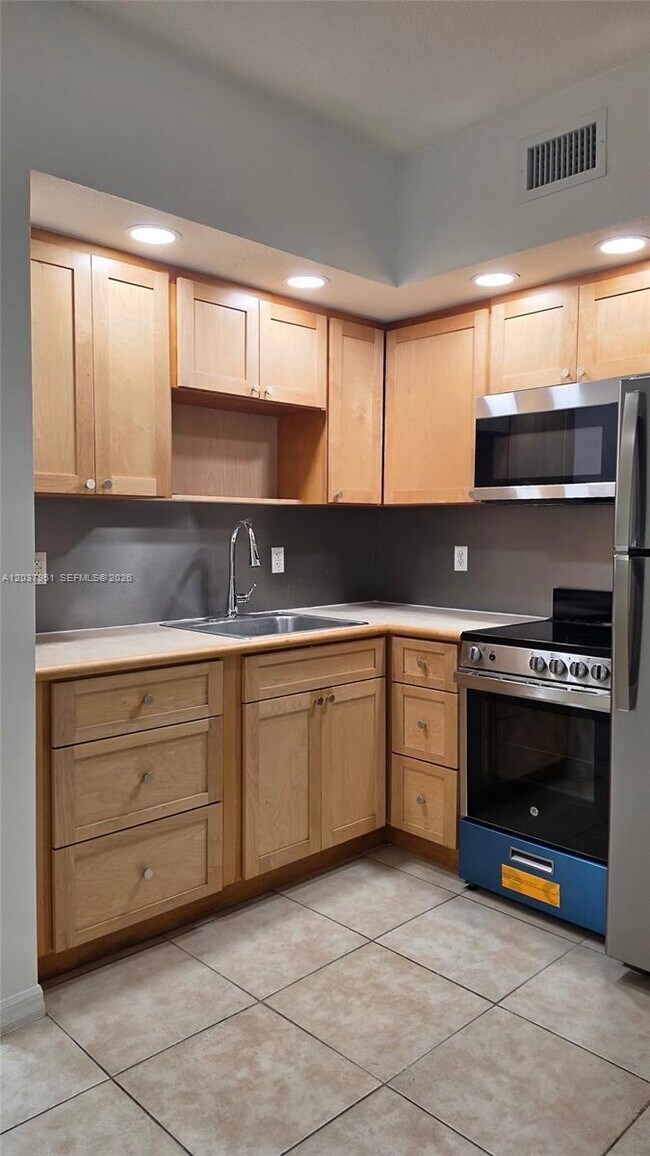 Photo - 2630 SW 28th St Unit 14