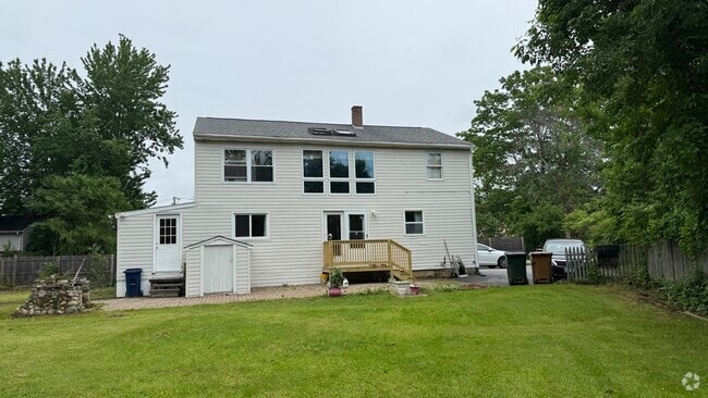 Building Photo - 2 Wood Ave Rental