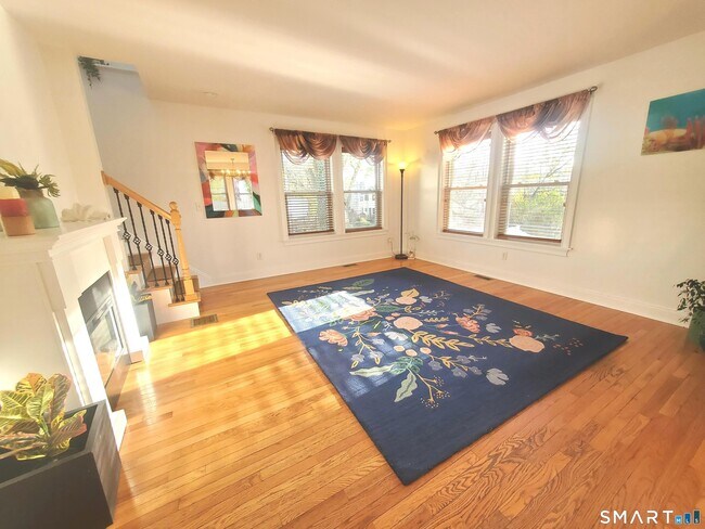 Photo - 1093 Shippan Ave